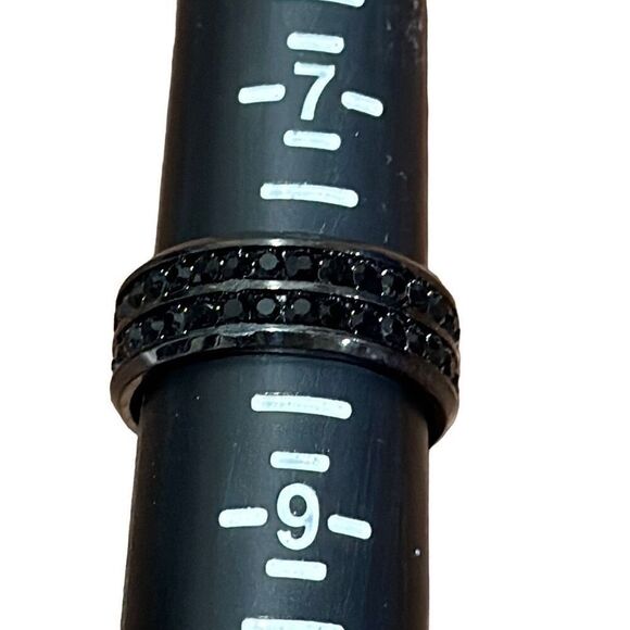 Brand New!!  Size 8 stainless steel black double row zircon stone ring - Picture 4 of 4